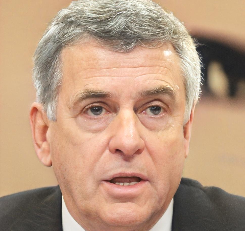 Retrato profesional de Tomás Mendívil